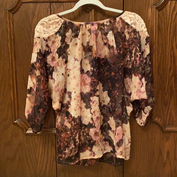 Fabulous flowy, floral shirt size S - Picture 4 of 4